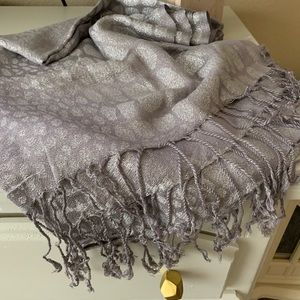 Women’s scarf